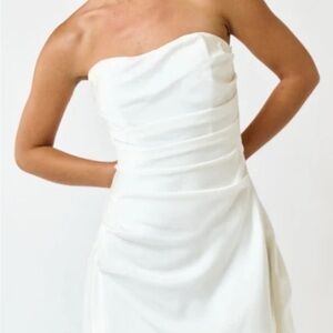 Elegant White Strapless Dress